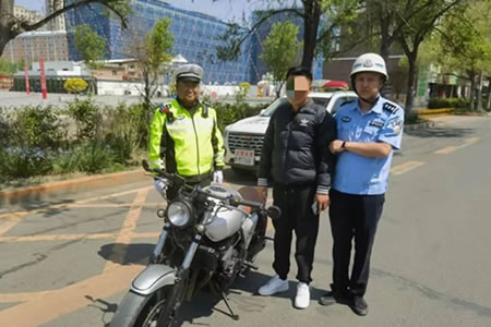 肇东交警大队一天连续破获两起摩托车“炸街”案