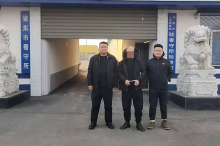 �����ֻ� ��׼�������ض������ɹ�ץ��һ������������Ա